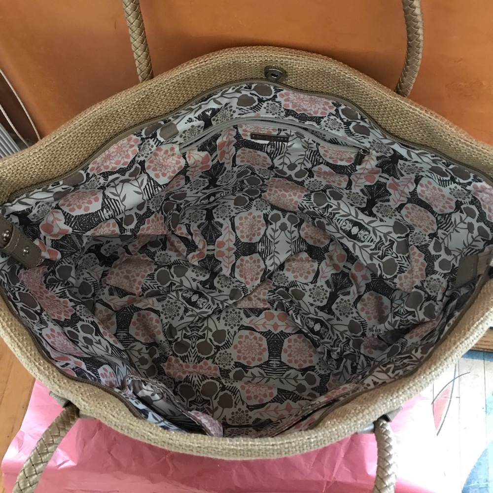 Tote - Picture 2 of 3